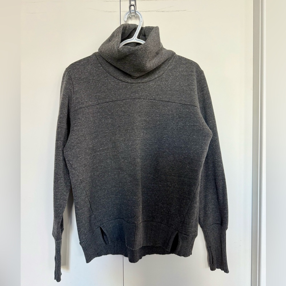 Cozy Apres Ski Turtleneck Sweatshirt: Alo